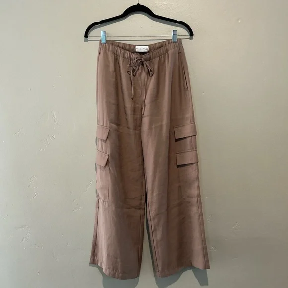 Abercrombie & Fitch tan taupe cargo pants with drawstring waist - Picture 1 of 3